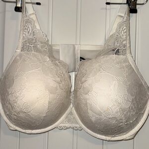 Cream Lace Full-Coverage Bra with Adjustable Straps